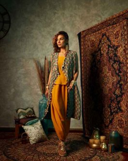 Small Square Sleeveless Long Jacket